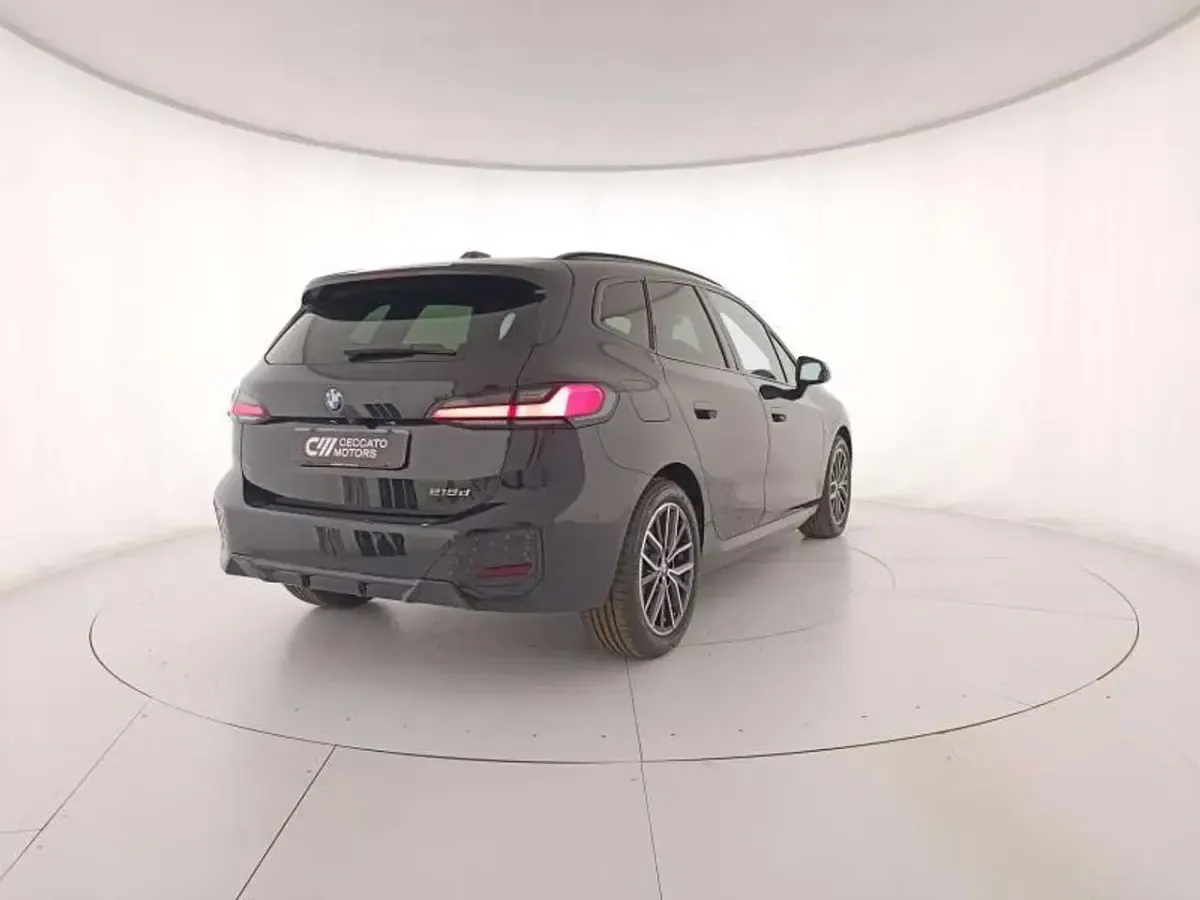 Usata BMW 218 Active Tourer M Sport 150 CV (110 kW) 2025 Black sapphire metallizzato Monovolume