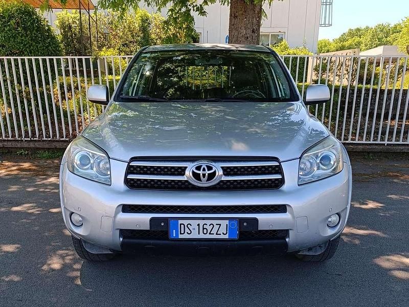Usata Toyota RAV4 Luxury 177 CV (130 kW) 2008 Argento SUV