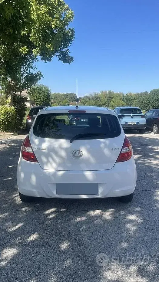Usata Hyundai i20 85 CV (62 kW) 2012 Bianco Utilitaria