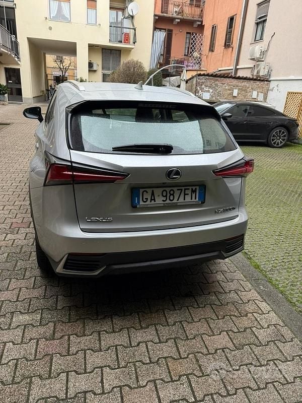 Usata Lexus NX300 249 CV (183 kW) 2020 Grigio SUV