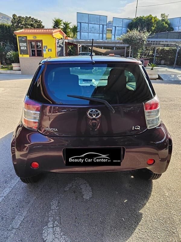 Usata Toyota iQ 90 CV (66 kW) 2014 Marrone Utilitaria