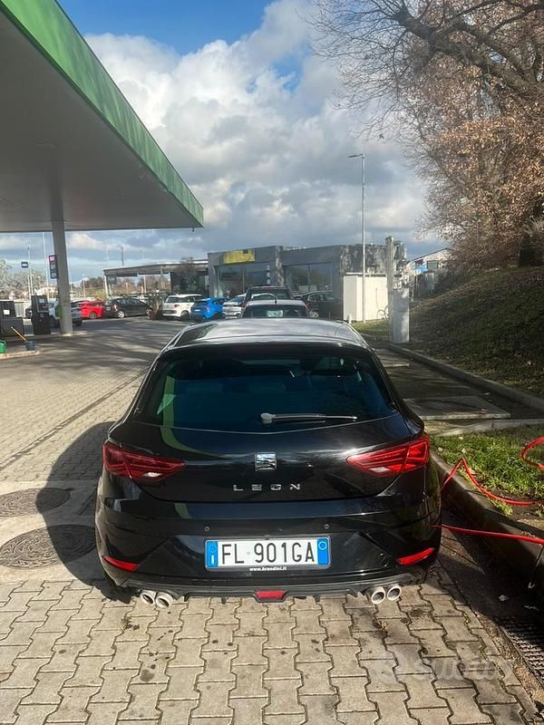 Usata Seat Leon XCELLENCE 116 CV (85 kW) 2017 Nero Berlina