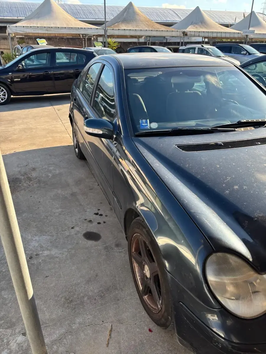 Usata Mercedes C220 Classic 115 CV (84 kW) 2002 Blu Berlina