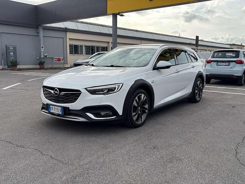 Usata Opel Insignia Country Tourer S 170 CV (125 kW) 2018 Bianco Station wagon