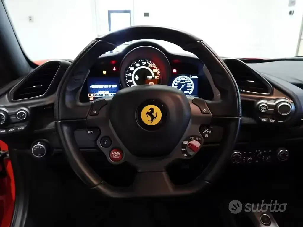 Usata Ferrari 488 670 CV (492 kW) 2016 Rosso Coupé