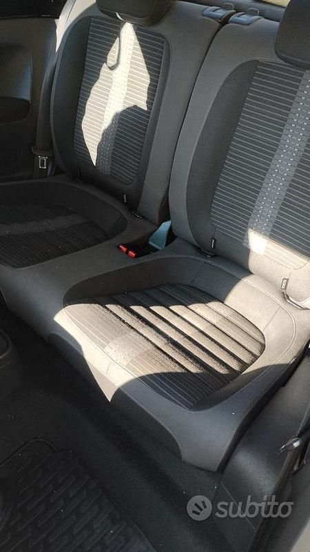 Usata VW Beetle 140 CV (102 kW) 2014 Bianco Utilitaria