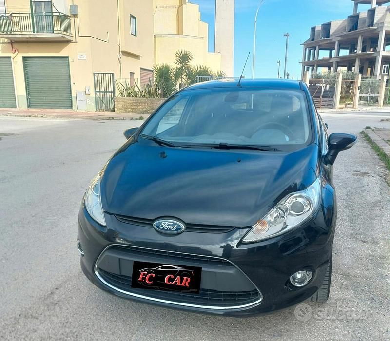 Usata Ford Fiesta Titanium 95 CV (69 kW) 2010 Nero Utilitaria