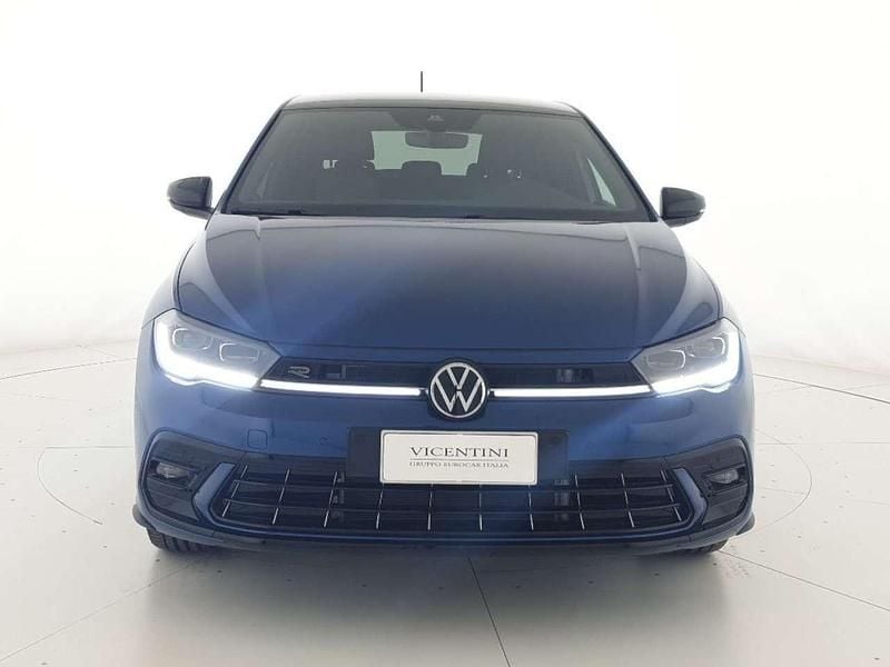 Nuova VW Polo R-line Plus 95 CV (69 kW) 2025 Reef blue metallizzato nero Utilitaria