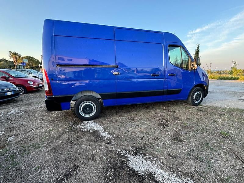 Usata Renault Master 131 CV (96 kW) 2018 Blu Furgone
