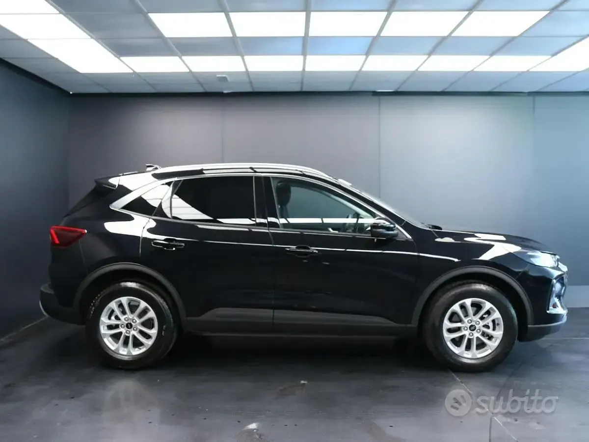 Usata Ford Kuga Titanium 179 CV (131 kW) 2025 Nero SUV