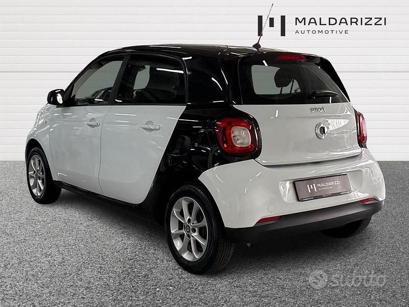 Usata Smart ForFour 71 CV (52 kW) 2017 Bianco Utilitaria