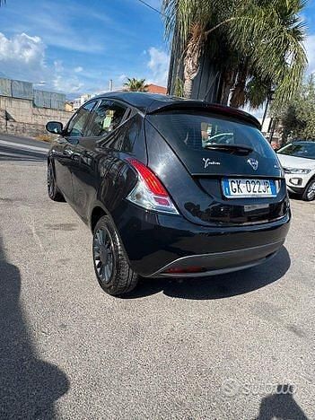 Usata Lancia Ypsilon 69 CV (50 kW) 2022 Nero Utilitaria