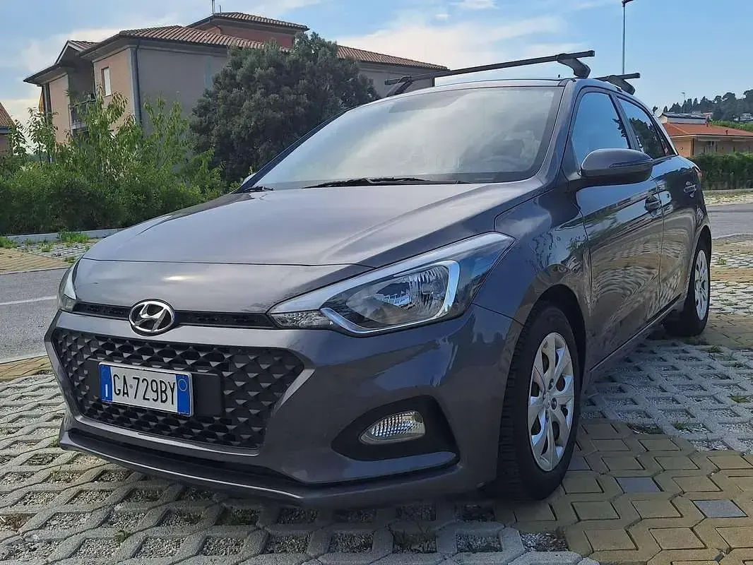 Usata Hyundai i20 73 CV (53 kW) 2020 Grigio Utilitaria