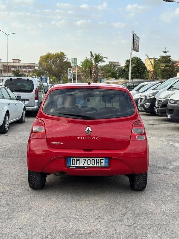 Usata Renault Twingo Initiale 64 CV (47 kW) 2008 Rosso Utilitaria