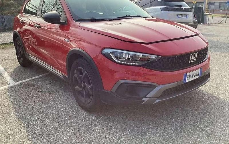 Usata Fiat Tipo Cross 95 CV (69 kW) 2022 Rosso Berlina