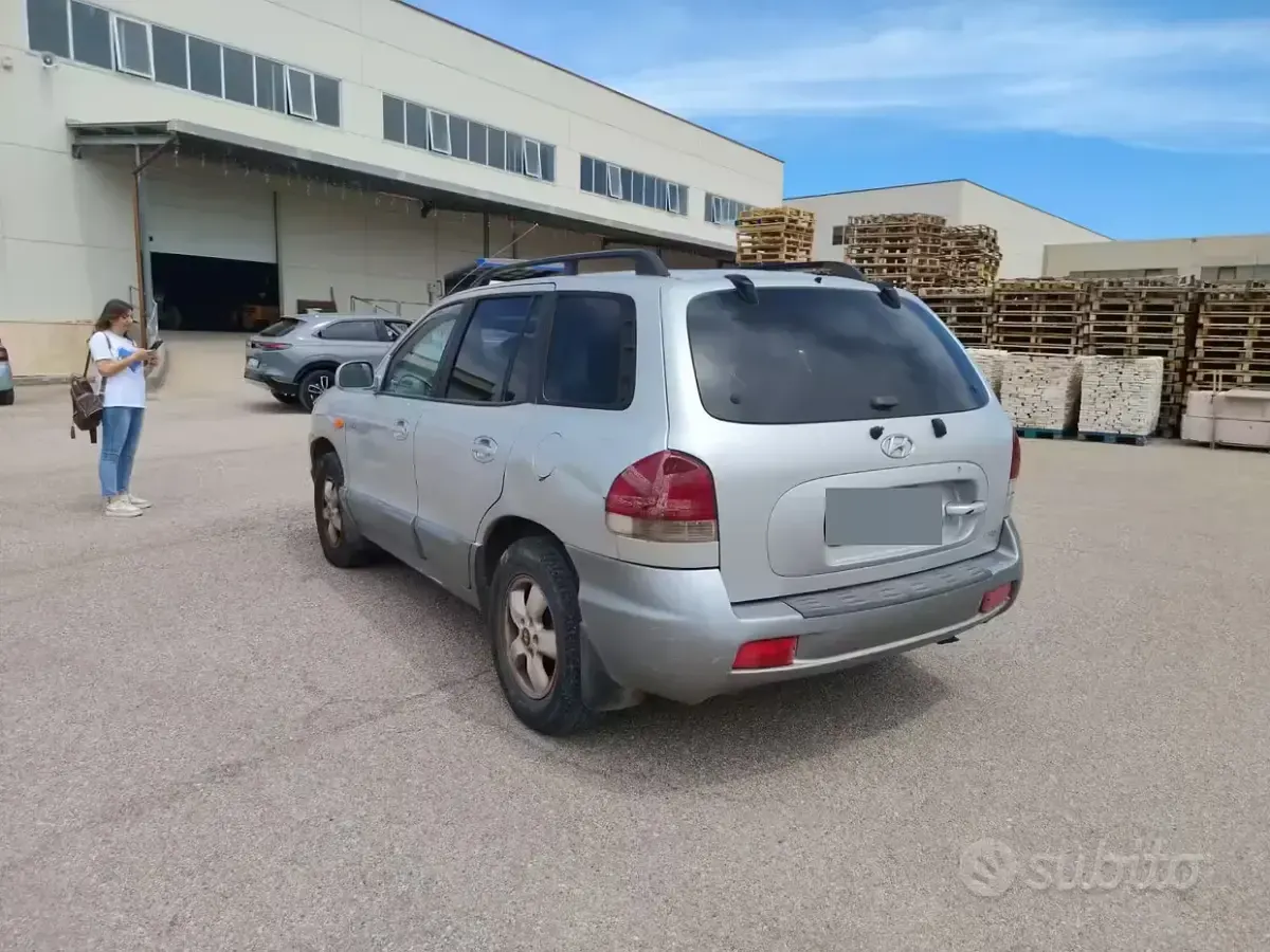 Usata Hyundai Santa Fe 125 CV (91 kW) 2005 Grigio SUV