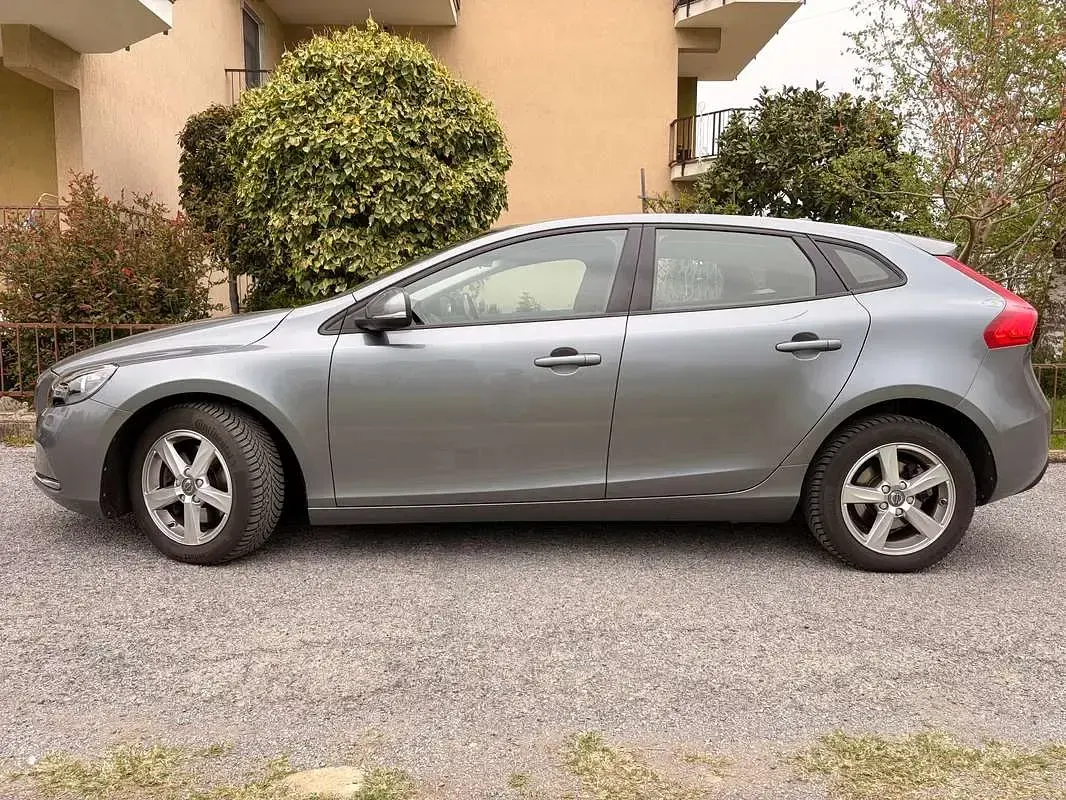 Usata Volvo V40 Business Edition 120 CV (88 kW) 2016 Grigio Berlina