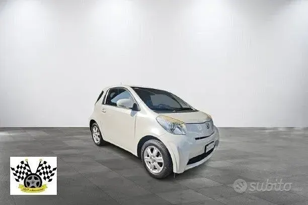 Usata Toyota iQ 68 CV (50 kW) 2010 Bianco Utilitaria