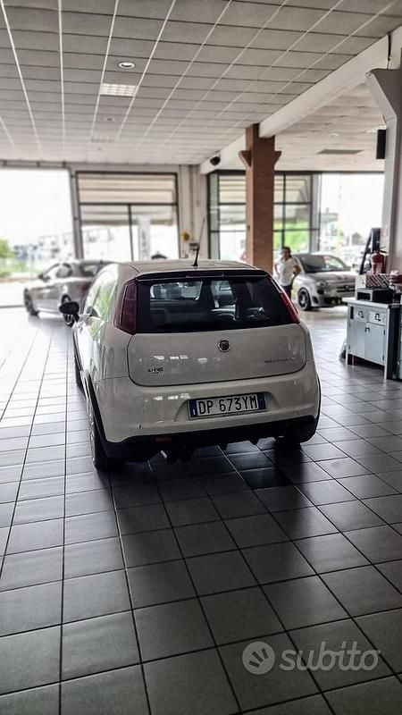 Usata Abarth Grande Punto 180 CV (132 kW) 2010 Bianco Utilitaria