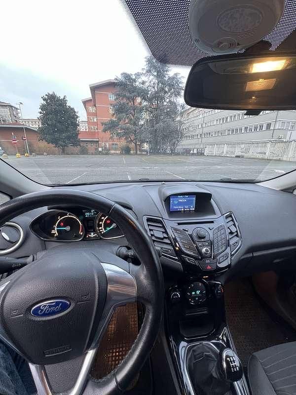 Usata Ford Fiesta Titanium 75 CV (55 kW) 2014 Blu/azzurro Utilitaria