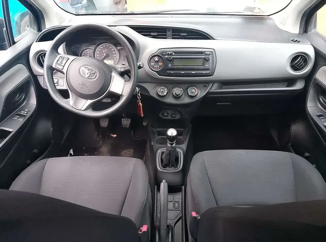 Begagnad Toyota Yaris 90 HK (66 kW) 2014 Svart Halvkombi