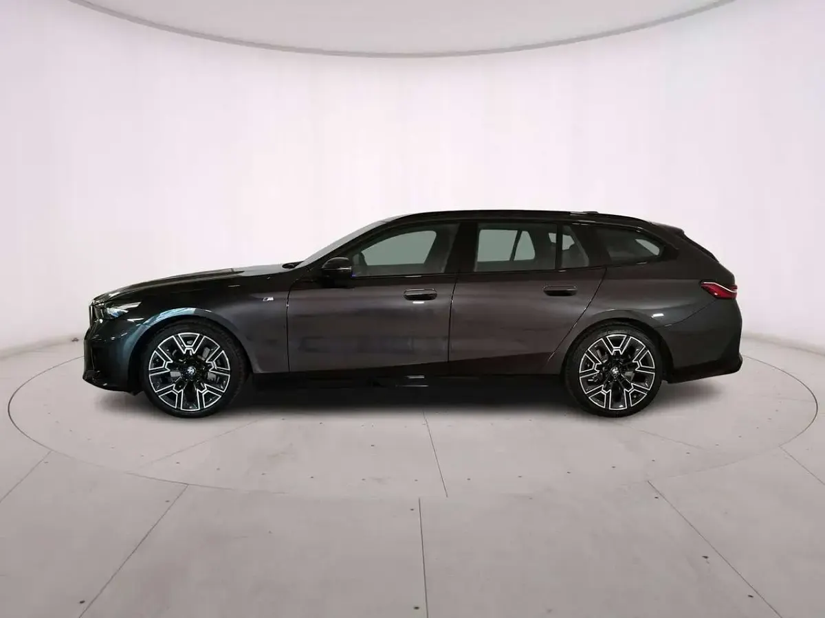 Usata BMW 540 M Sport 303 CV (222 kW) 2025 Sophisto grey Station wagon