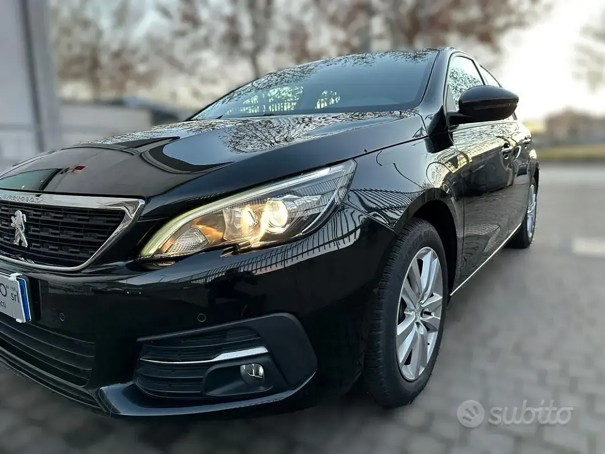 Usata Peugeot 308 Business-Line 131 CV (96 kW) 2021 Nero Berlina