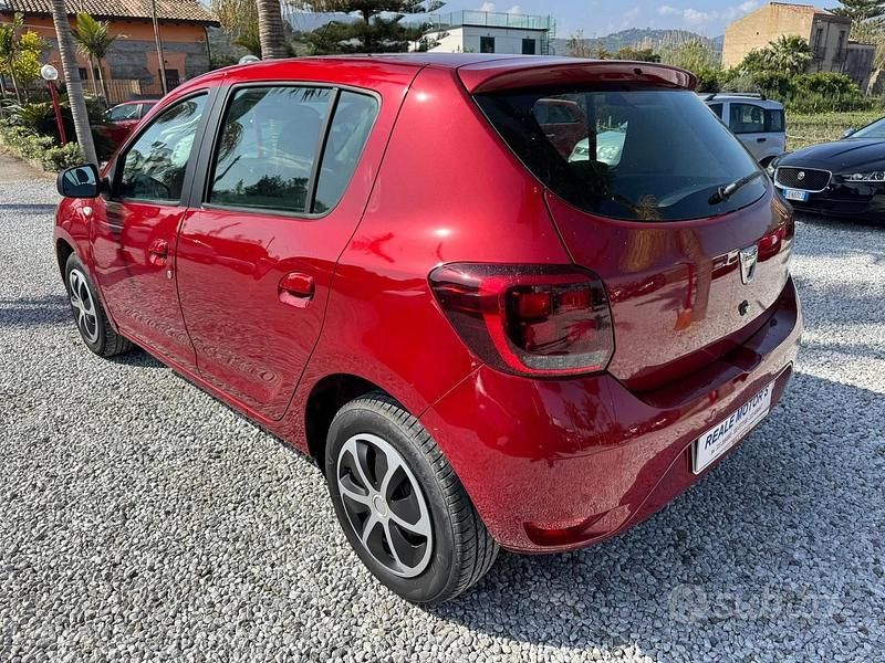 Usata Dacia Sandero 75 CV (55 kW) 2020 Rosso Berlina