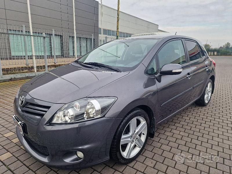 Usata Toyota Auris Lounge 132 CV (97 kW) 2010 Grigio Station wagon