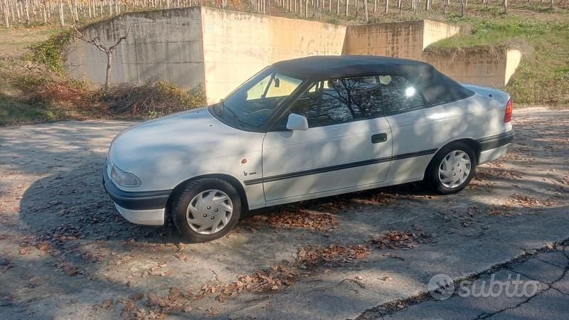 Usata Opel Astra Cabriolet 1994 Bianco Cabrio
