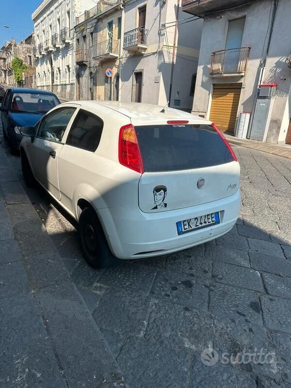 Usata Fiat Grande Punto 65 CV (47 kW) 2011 Bianco Utilitaria