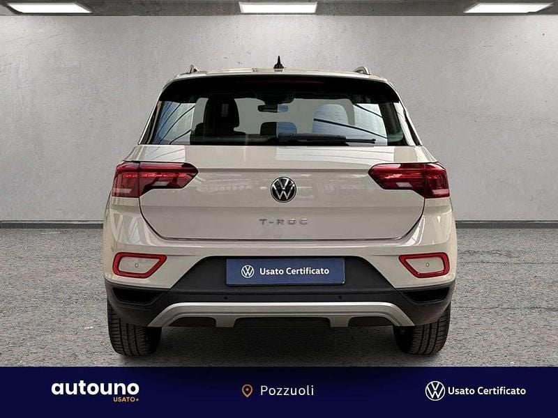 Käytetty VW T-Roc Life 110 HP (80 kW) 2024 Harmaa Katumaasturi