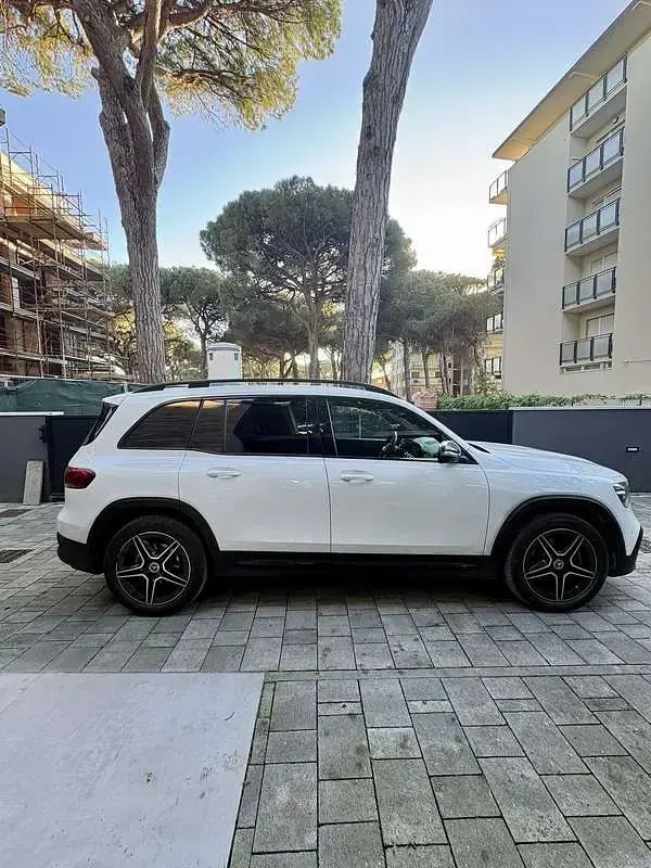 Usado Mercedes GLB180 Business 116 CV (85 kW) 2023 Blanco SUV