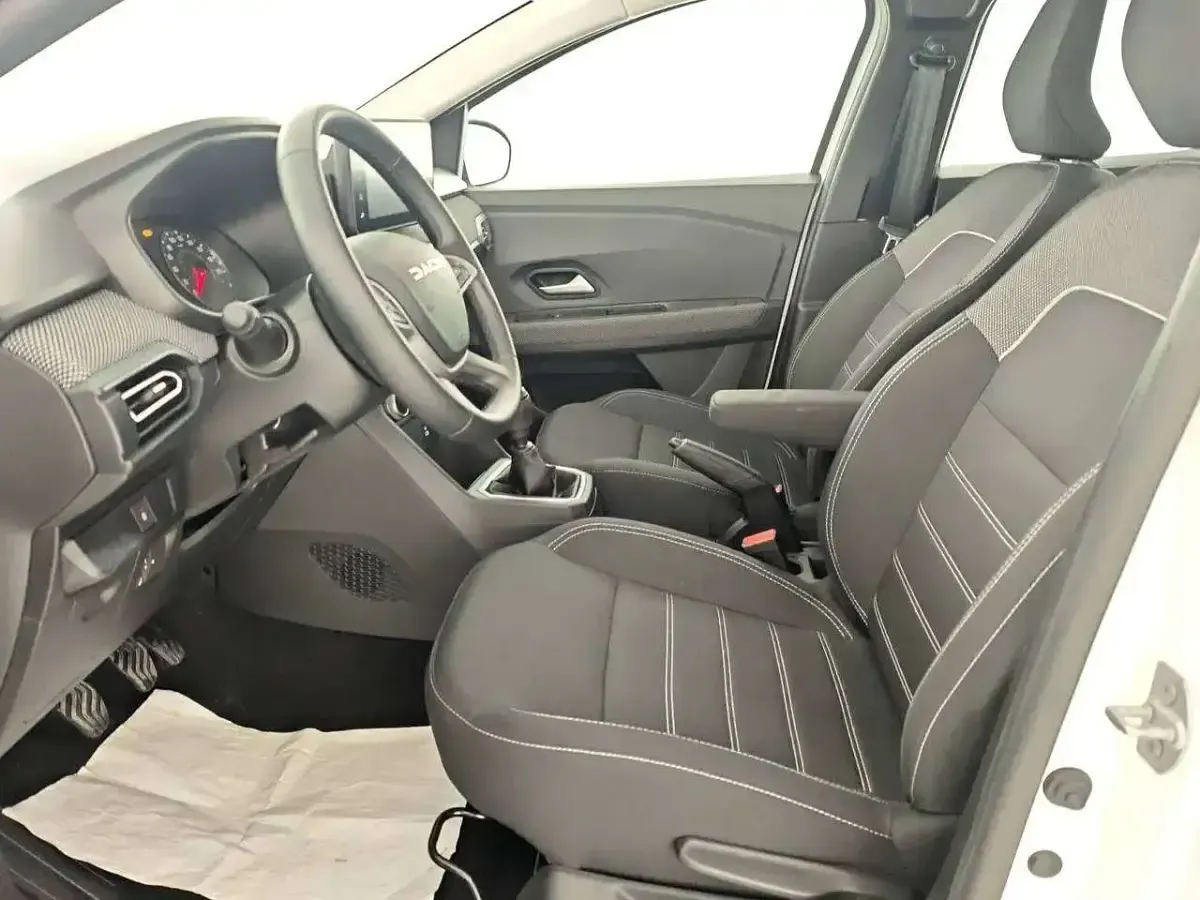 Usata Dacia Sandero Journey 91 CV (66 kW) 2025 Grigio Utilitaria