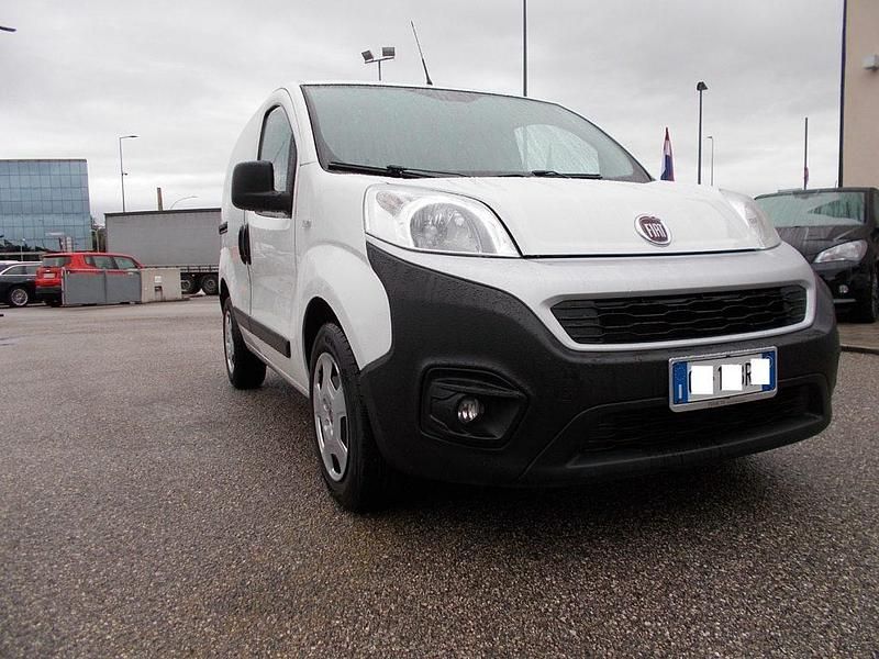 Usata Fiat Fiorino 95 CV (69 kW) 2023 Bianco / pastello Monovolume