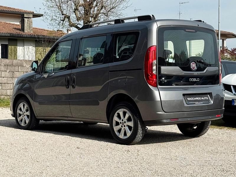 Usata Fiat Doblò Easy 105 CV (77 kW) 2015 Grigio Monovolume