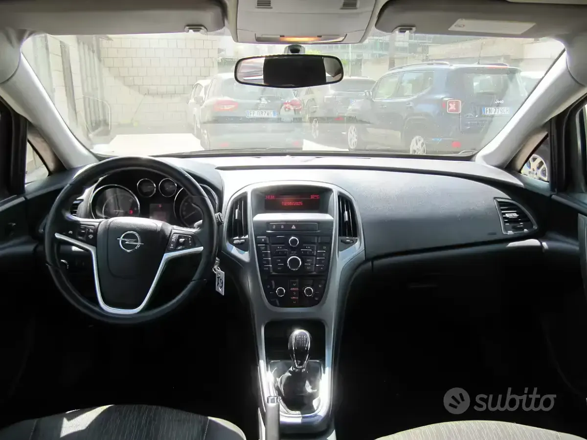 Usata Opel Astra 110 CV (80 kW) 2013 Grigio Station wagon