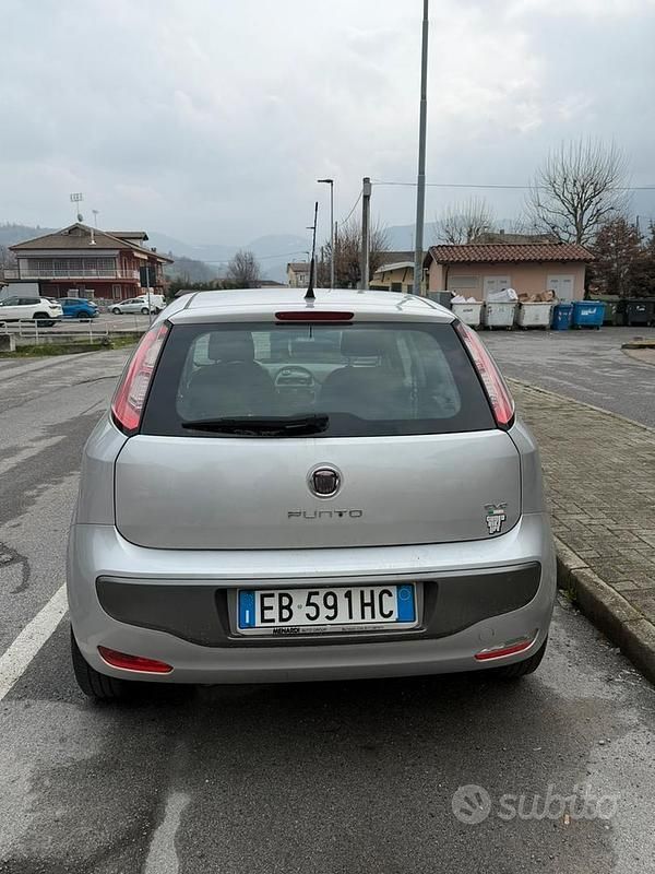 Usata Fiat Grande Punto 65 CV (47 kW) 2012 Grigio Utilitaria