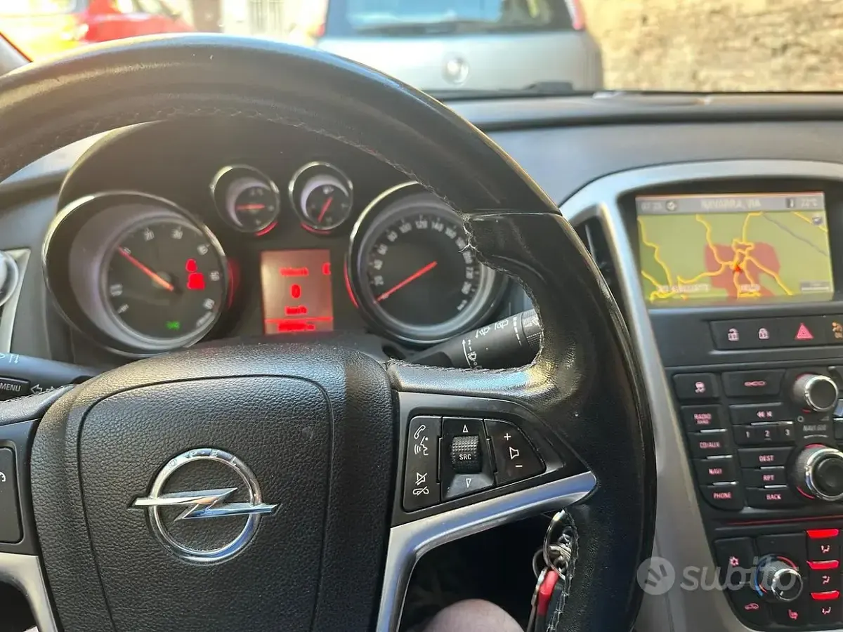 Usata Opel Astra 131 CV (96 kW) 2012 Nero Station wagon