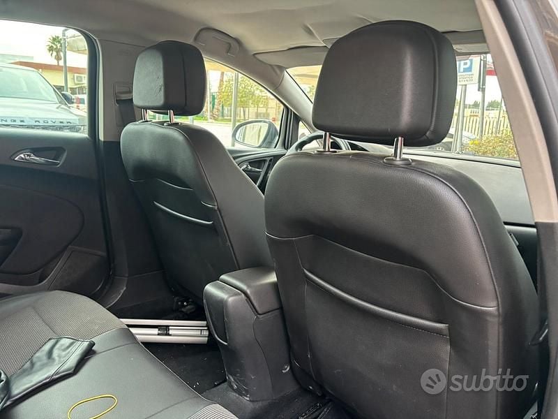 Usata Opel Astra 140 CV (102 kW) 2014 Berlina