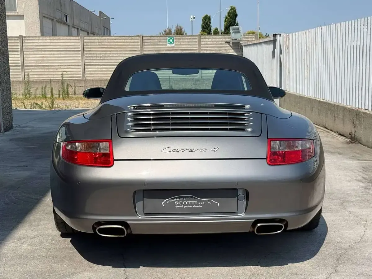 Usata Porsche 911 Carrera 4 Cabriolet 325 CV (239 kW) 2007 Grigio meteorite Cabrio