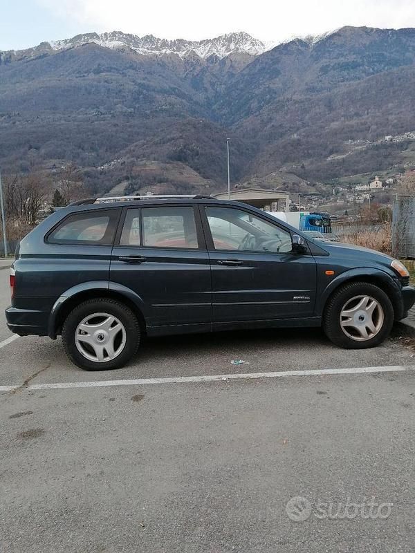 Usata Ssangyong (KGM) Kyron 141 CV (103 kW) 2006 Grigio SUV
