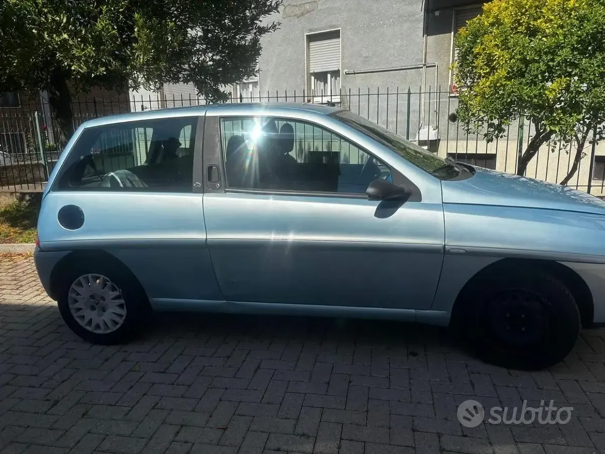 Usata Lancia Ypsilon 60 CV (44 kW) 2003 Blu Utilitaria