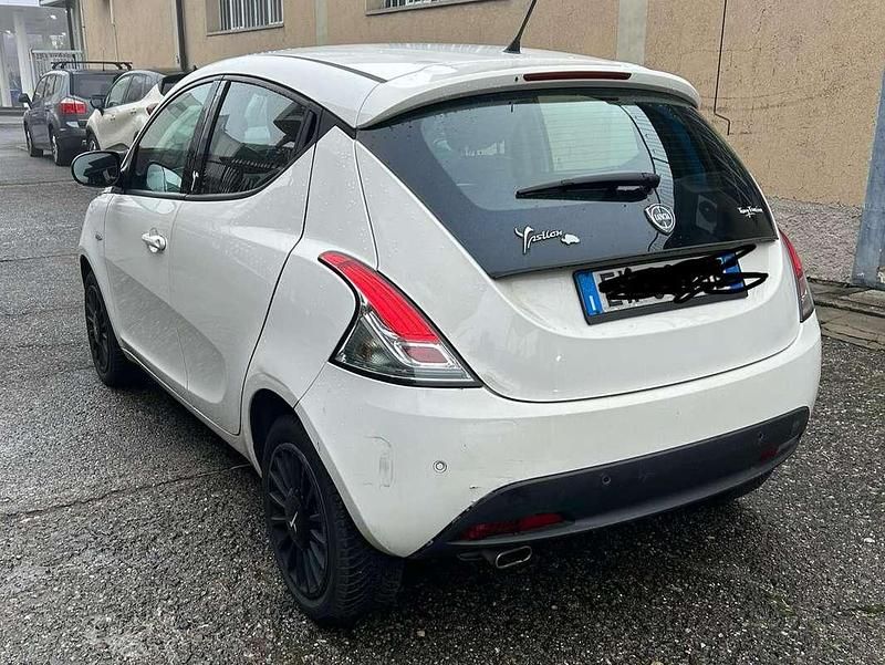 Usata Lancia Ypsilon Silver 69 CV (50 kW) 2014 Bianco Utilitaria
