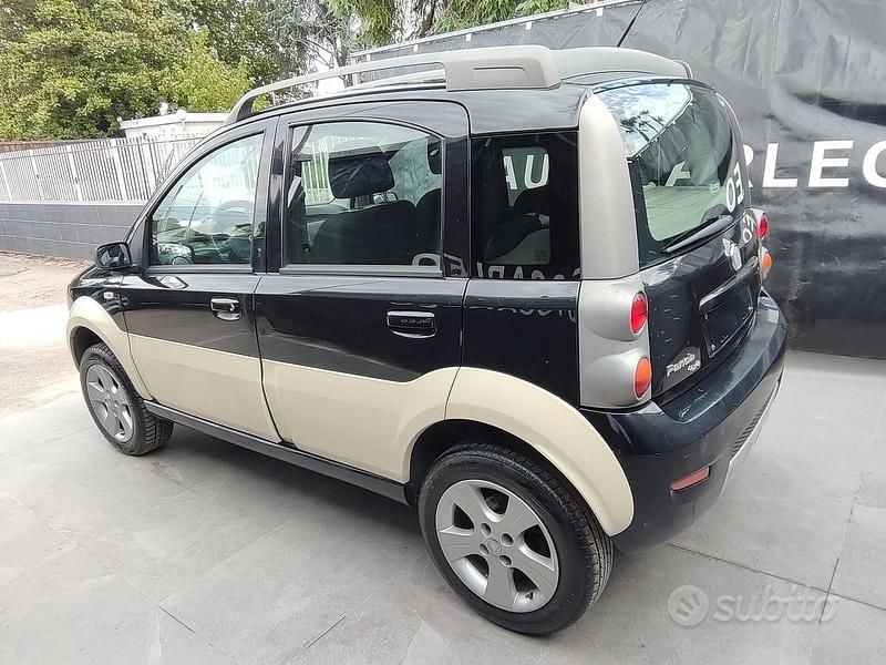 Usata Fiat Panda 4x4 Cross 70 CV (51 kW) 2008 Nero Utilitaria