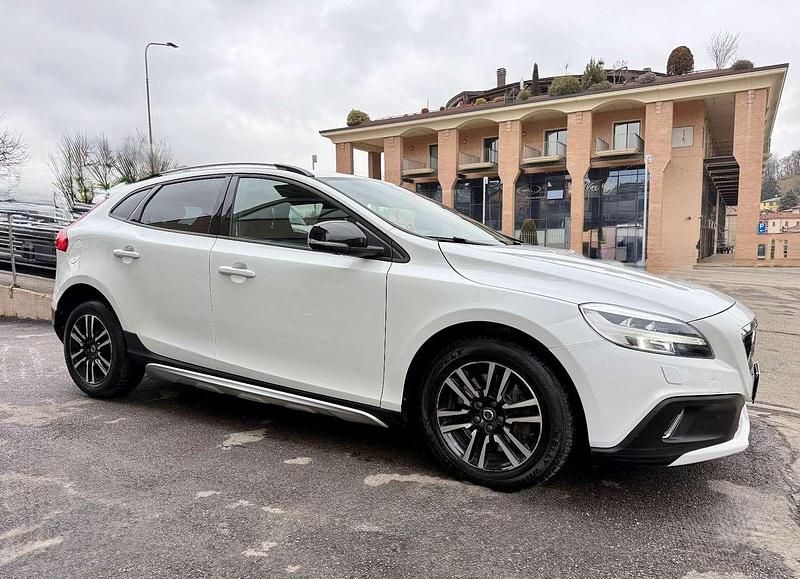 Usata Volvo V40 CC 190 CV (139 kW) 2018 Bianco Station wagon