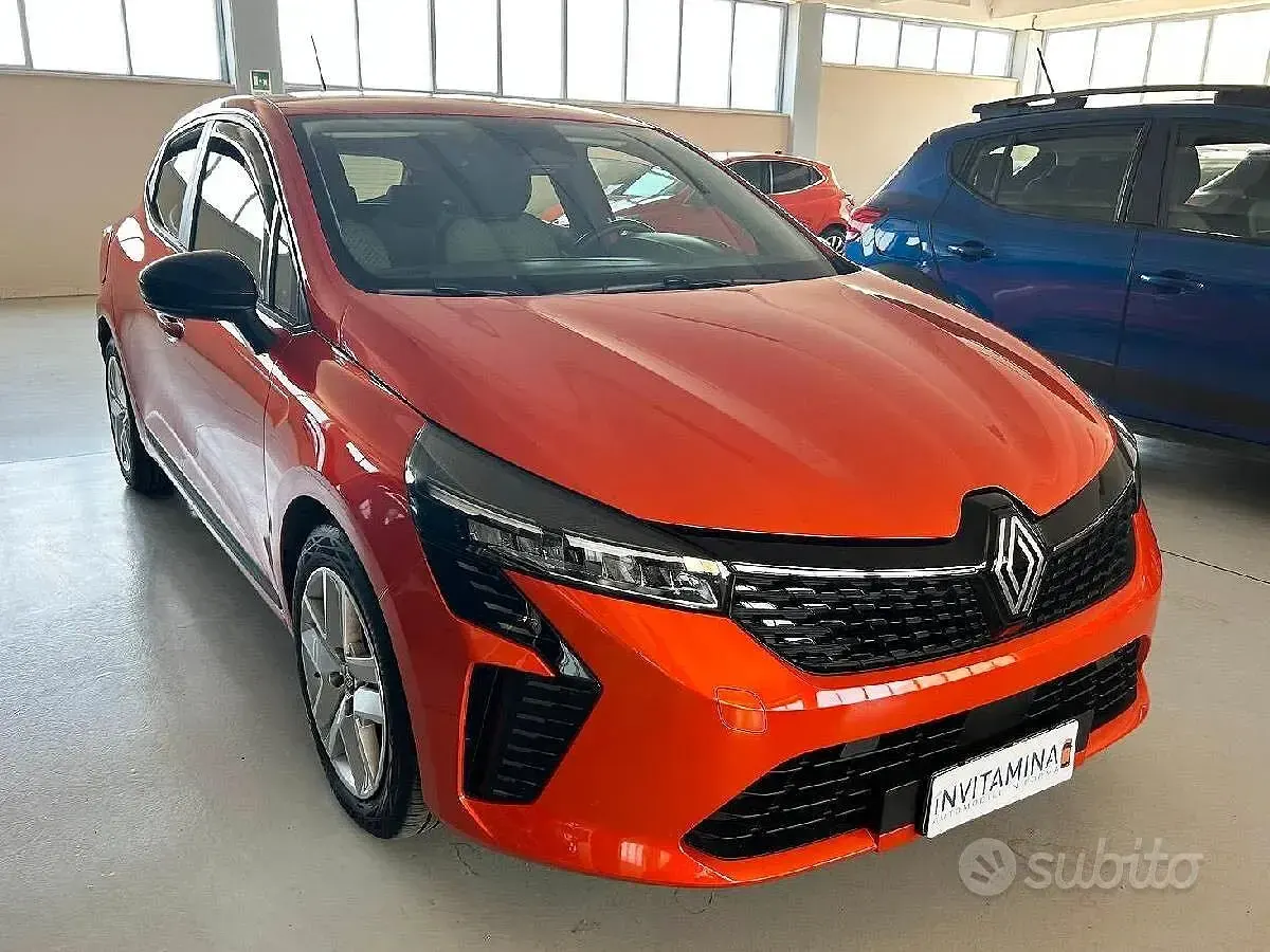 Usata Renault Clio V Evolution 101 CV (74 kW) 2024 Arancio valencia Berlina
