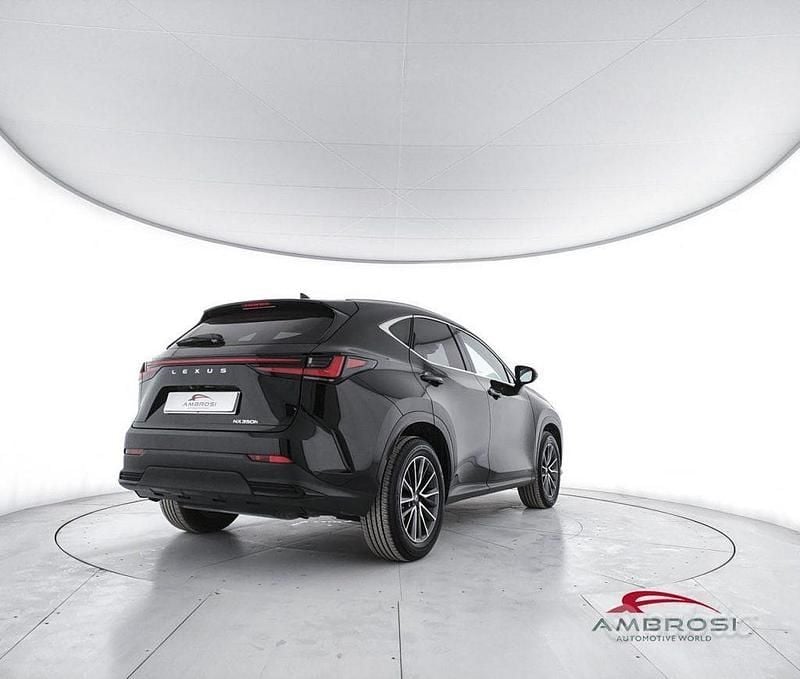 Usata Lexus NX350h Luxury Line 190 CV (139 kW) 2022 Nero SUV