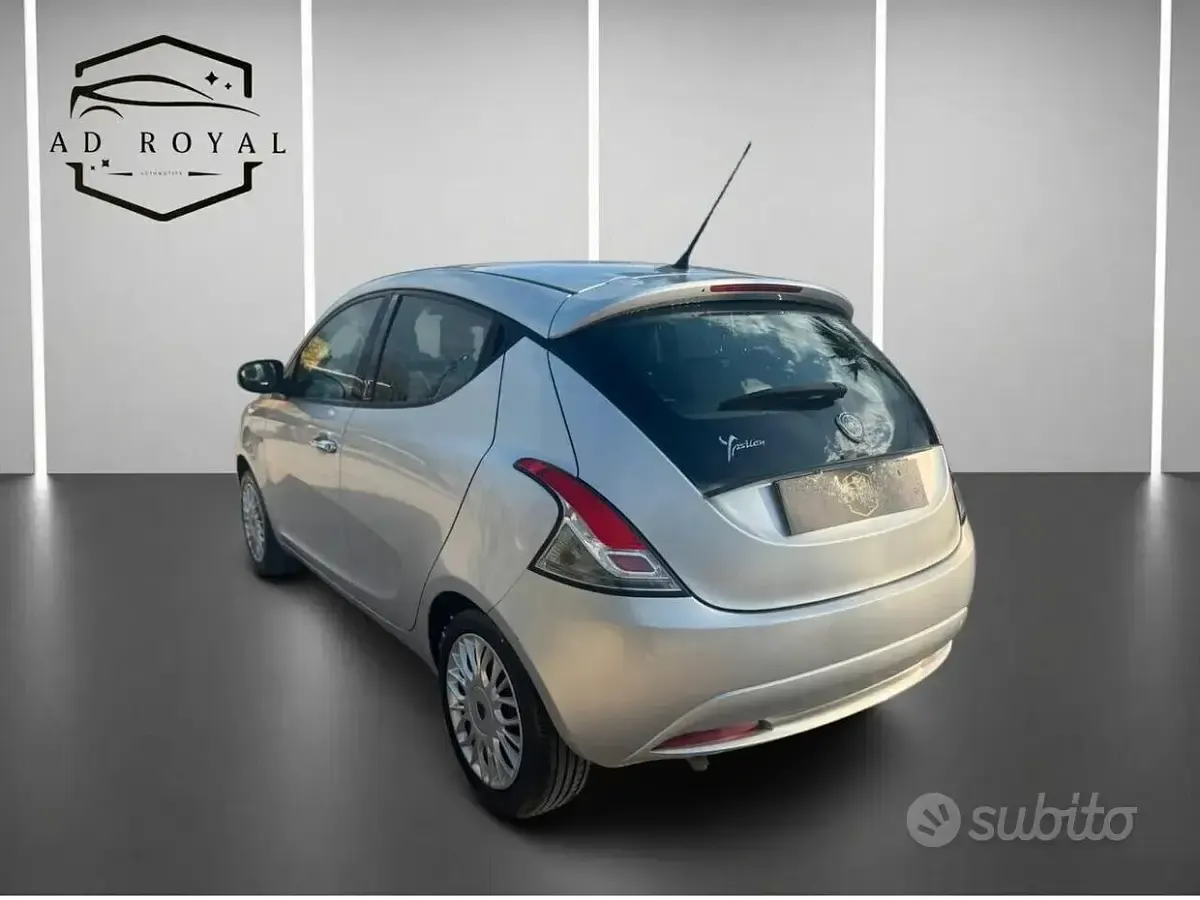 Usata Lancia Ypsilon Gold 69 CV (50 kW) 2017 Grigio Utilitaria