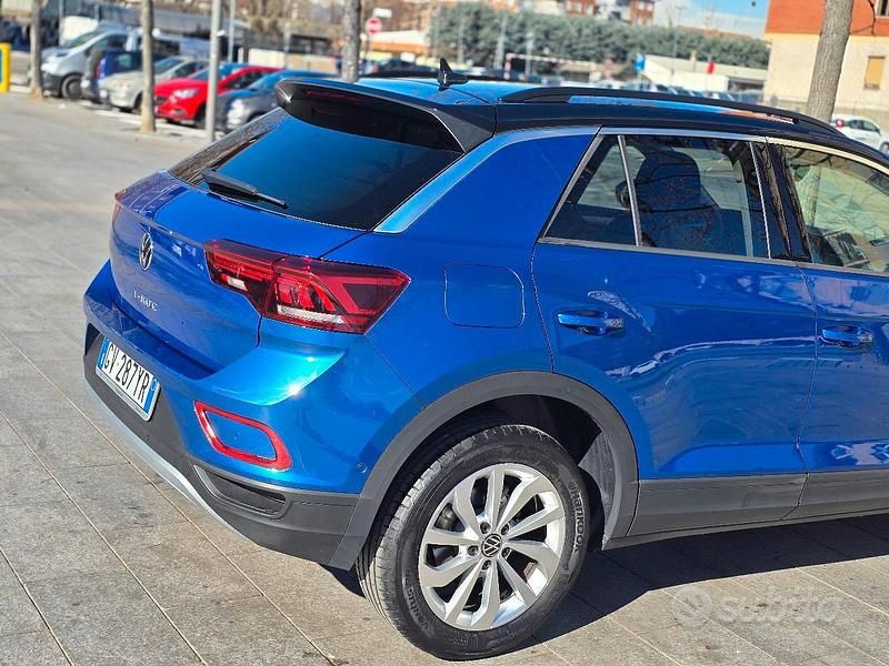 Usata VW T-Roc 116 CV (85 kW) 2024 Blu SUV